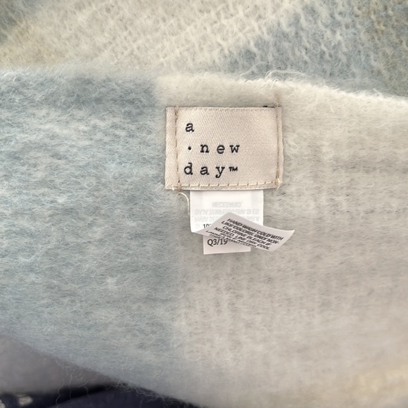 Scarf - Picture 3 of 5